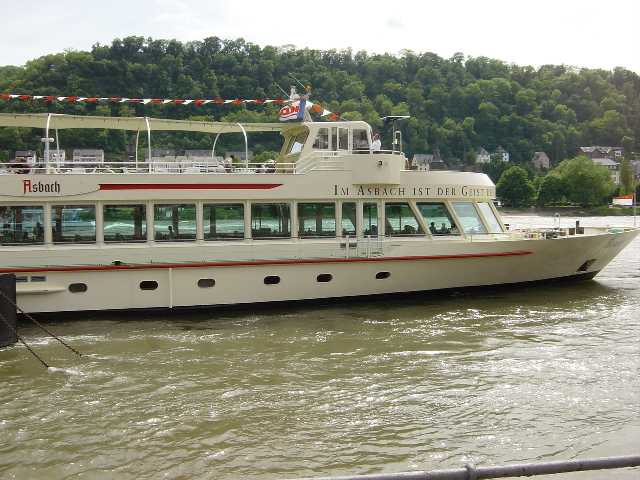 mit dem Schiff auf dem Rhein